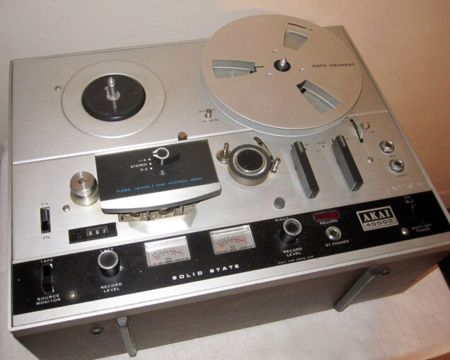 Akai 4000D stereo 2-speed tape recorder