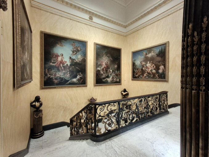 Wallace Collection grand entrance staircase