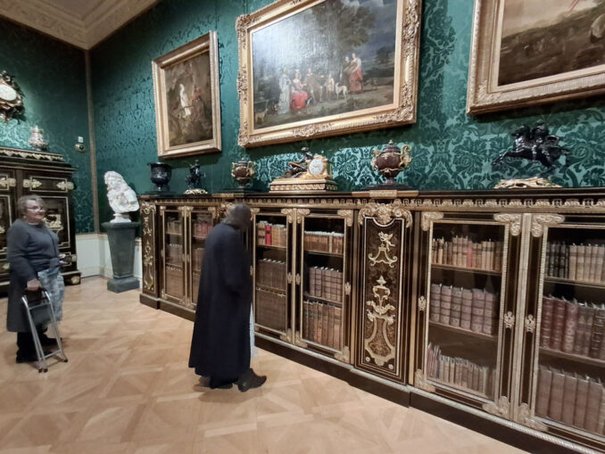 The Londonderry Cabinet